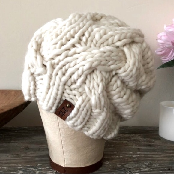 Cream Wool Chunky Aran Cable Hand Knit Hat Bulky 100% Luxury Peruvian Wool Toque - Picture 1 of 5